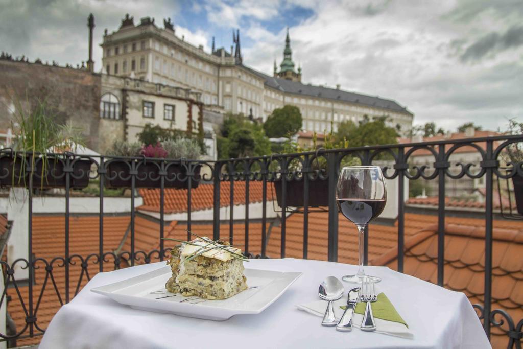 Apartment Nerudova By Interhome Praga Zewnętrze zdjęcie